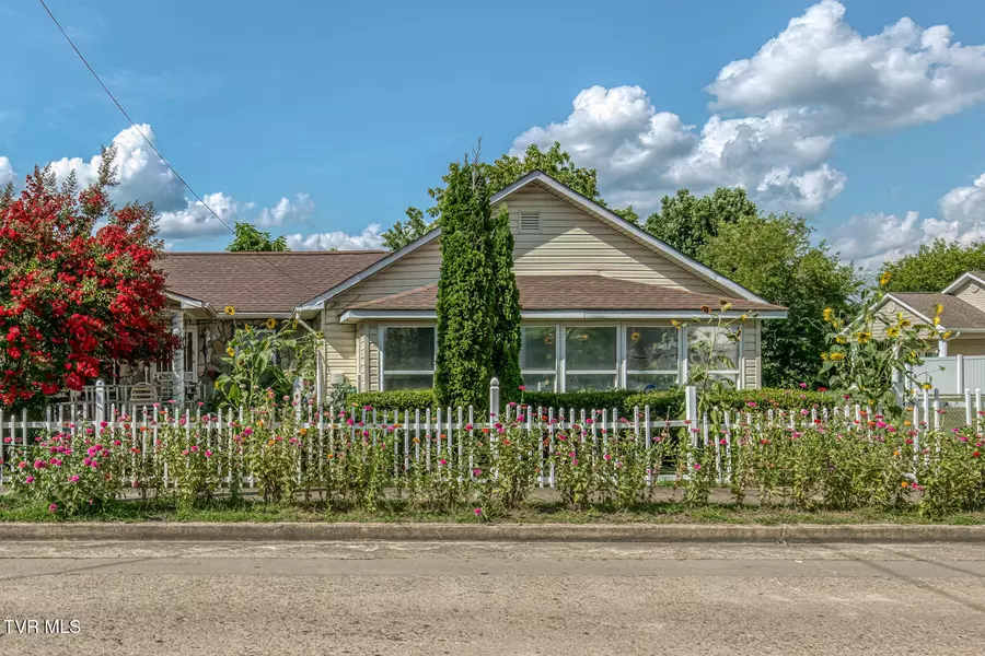 1026 Robertson ST, Kingsport, TN 37660