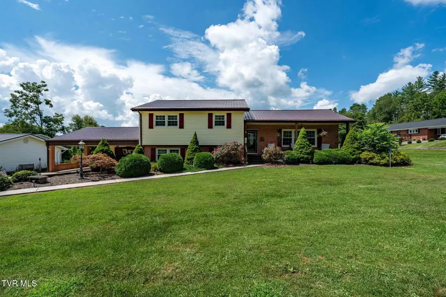 123 Circle LN, Mountain City, TN 37683
