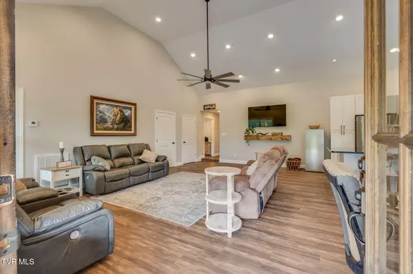 Kingsport, TN 37660,421 Northcott DR