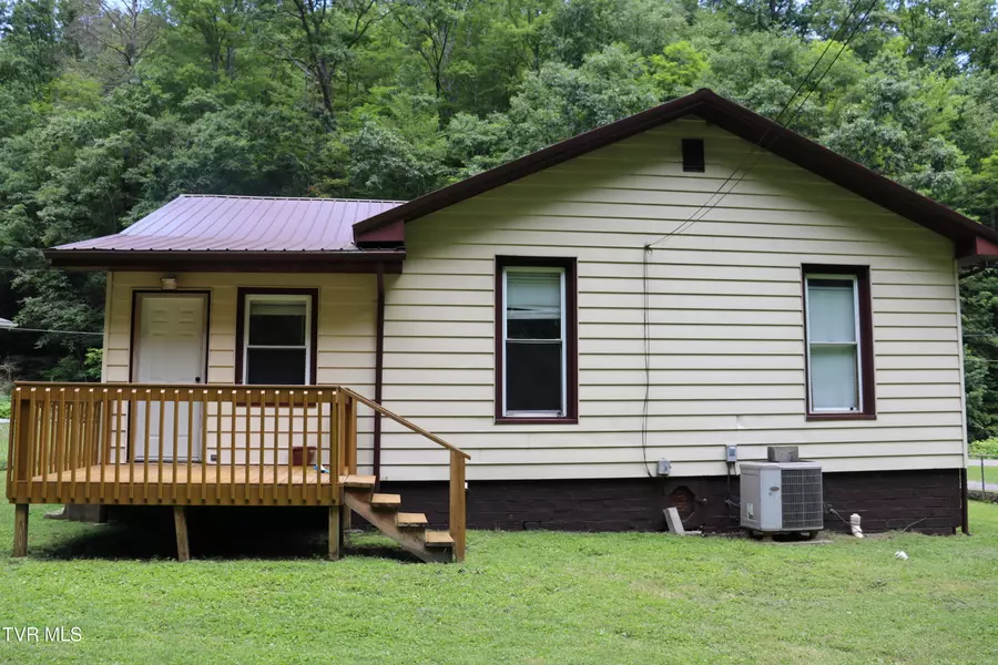 1614 Derby RD, Appalachia, VA 24216