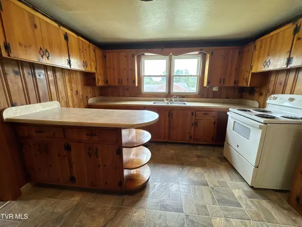 Marion, VA 24354,154 North DR