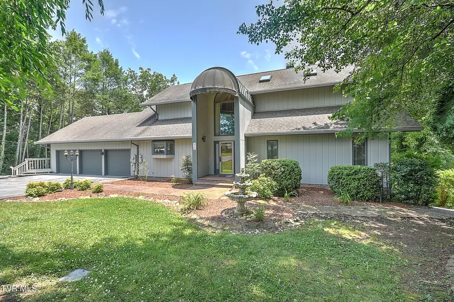 312 Charlie AVE, Piney Flats, TN 37686