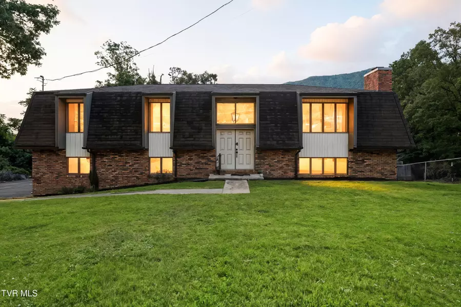 1704 Wildcat RD, Big Stone Gap, VA 24219