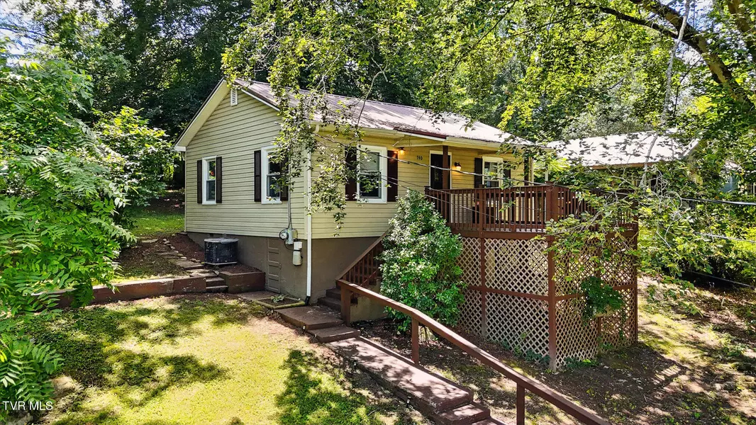 740 Beechwood DR, Bristol, TN 37620