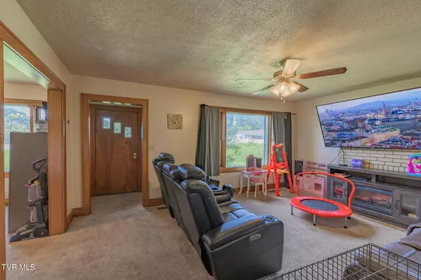 Johnson City, TN 37604,100 Salvage LN