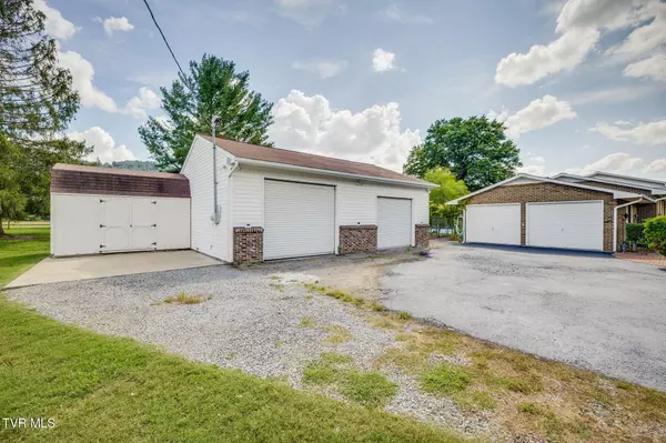 Elizabethton, TN 37643,110 Lynnview CIR