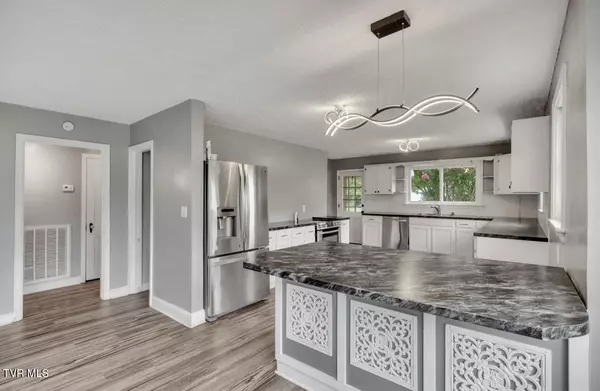 Johnson City, TN 37604,2206 Greenwood DR