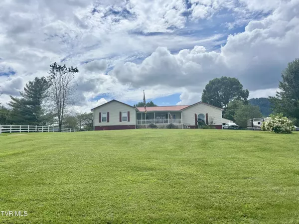 300 Rabbit Run LN, Dryden, VA 24243