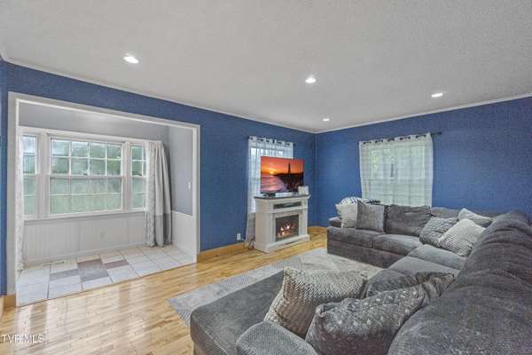 Greeneville, TN 37745,315 Forest Hills DR