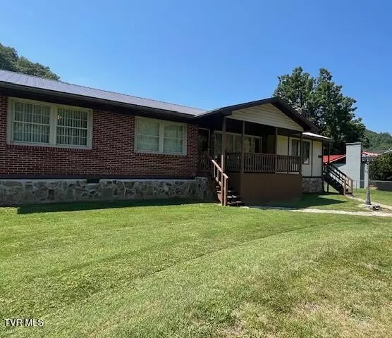 11239 Riverside CIR, Pound, VA 24279