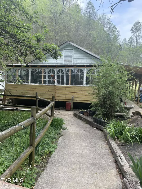 1446 Brooks RD, Sneedville, TN 37869