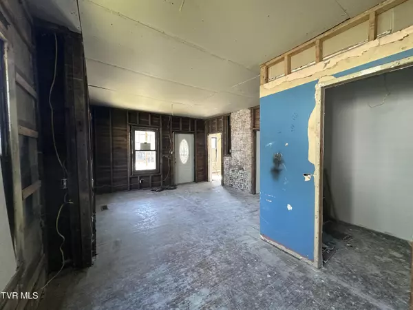 Appalachia, VA 24216,308 Spruce ST