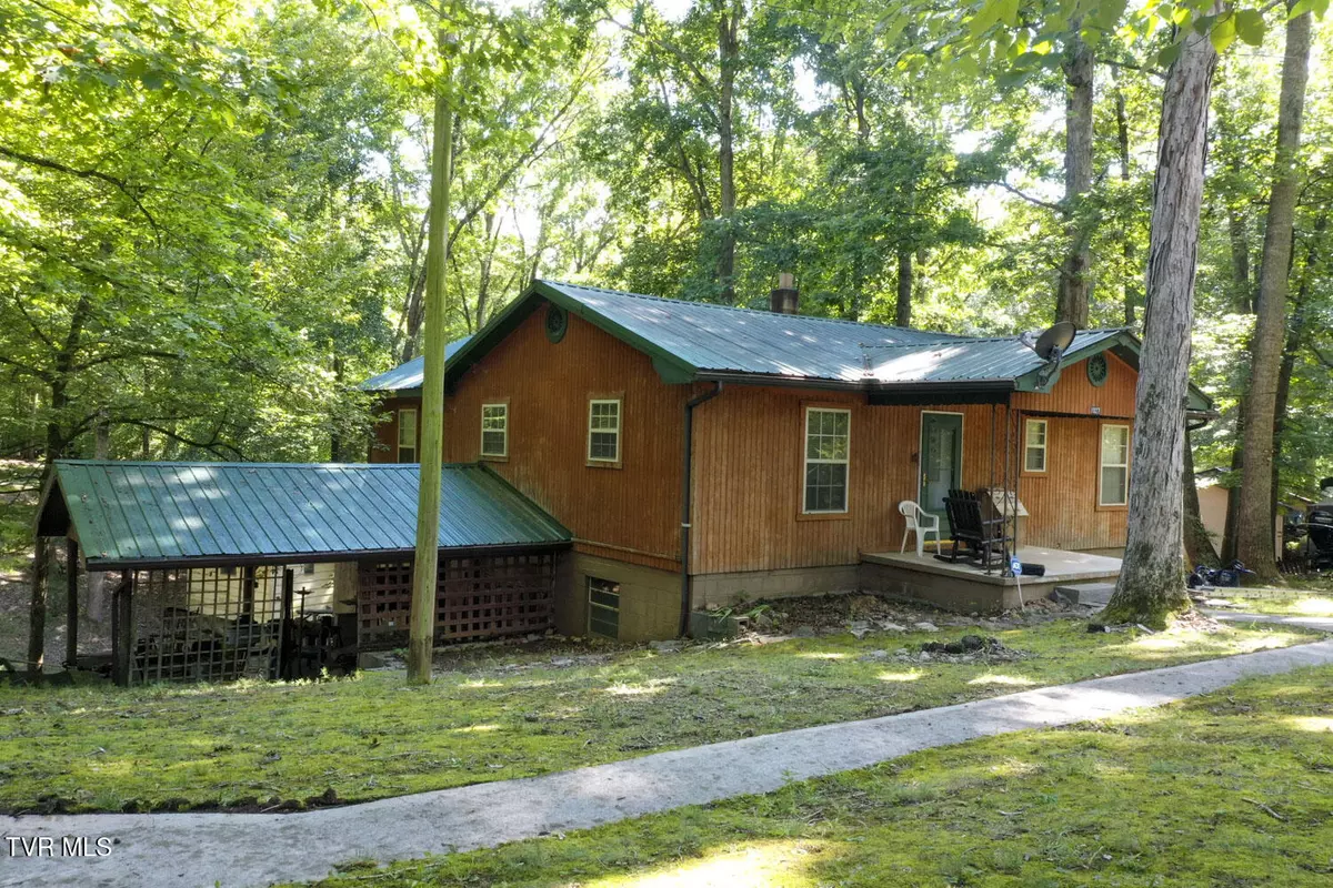 Dandridge, TN 37725,1027 Dean CIR