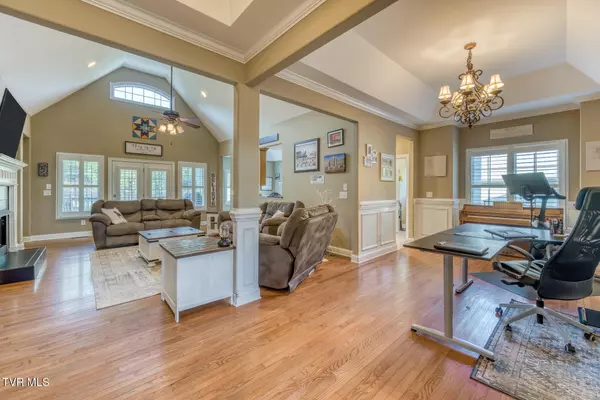 Johnson City, TN 37601,1016 Embassy ROW