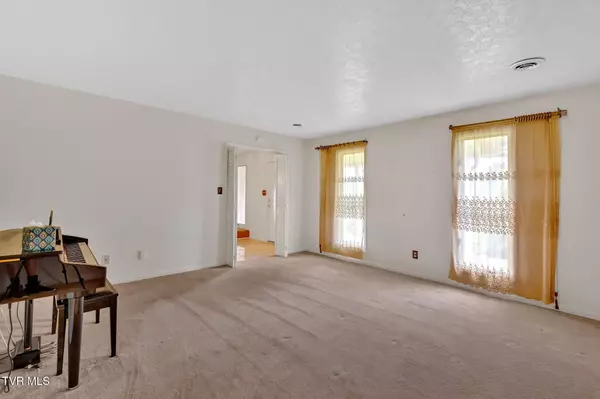 Kingsport, TN 37663,325 Blue Haven DR