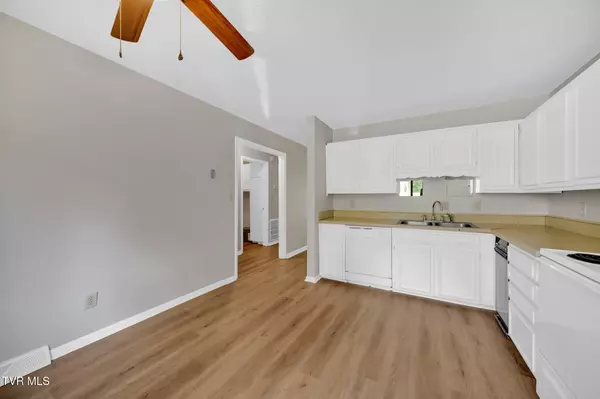 Johnson City, TN 37604,1559 Colony Park DR #37