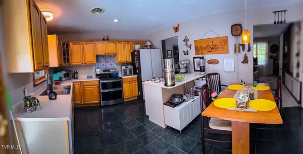 Bluff City, TN 37618,568 Possum Creek RD