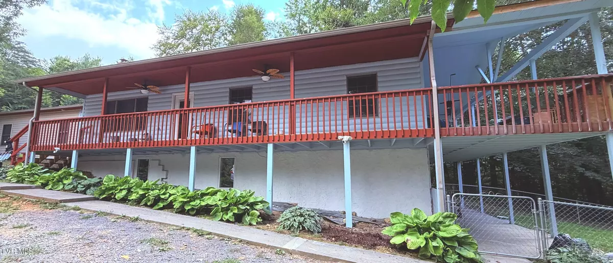 Bluff City, TN 37618,568 Possum Creek RD