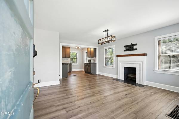 Kingsport, TN 37660,1462 Valley ST