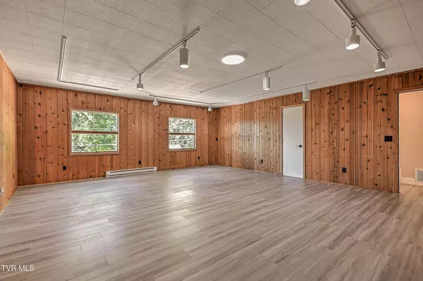 Kingsport, TN 37664,4407 Mitchell RD