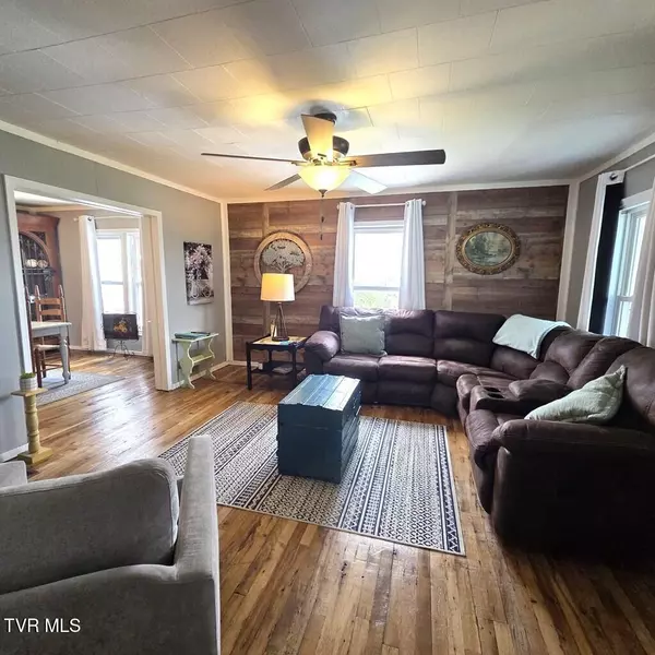 Glade Spring, VA 24340,136 Highland AVE