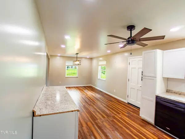 Surgoinsville, TN 37873,135 Circle DR