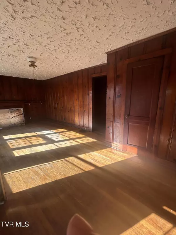 Johnson City, TN 37604,3578 Market ST