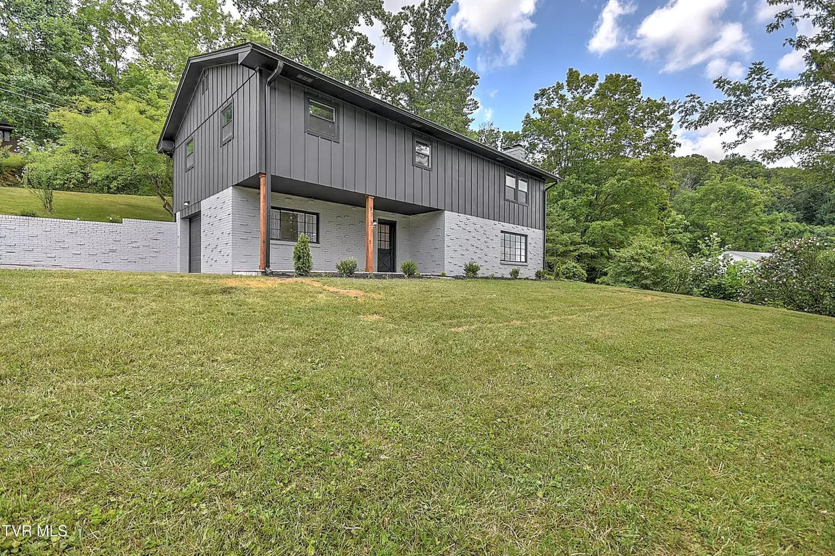 Bristol, VA 24201,1091 Long Crescent Dr DR
