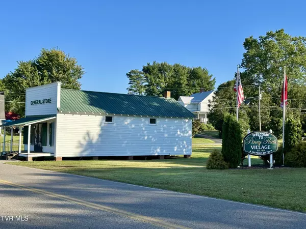 Piney Flats, TN 37686,305 Mountain View DR