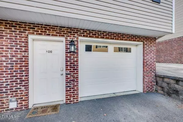 Johnson City, TN 37601,169 Grande AVE #100