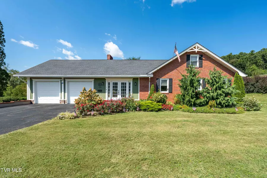 135 Tennessee DR, Mountain City, TN 37683
