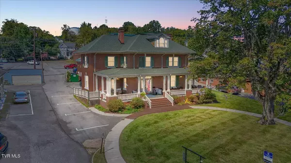 Abingdon, VA 24210,231 Main ST