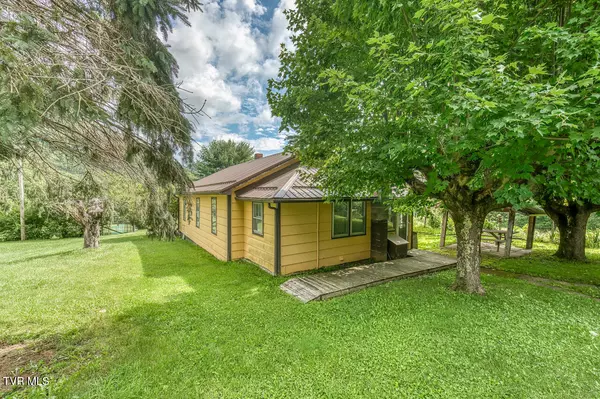 Roan Mountain, TN 37687,427 Cove Creek RD