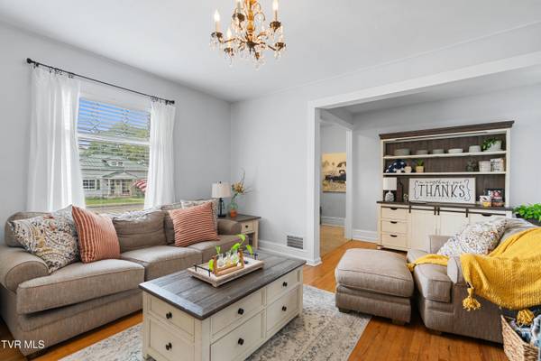 Greeneville, TN 37743,606 Main ST