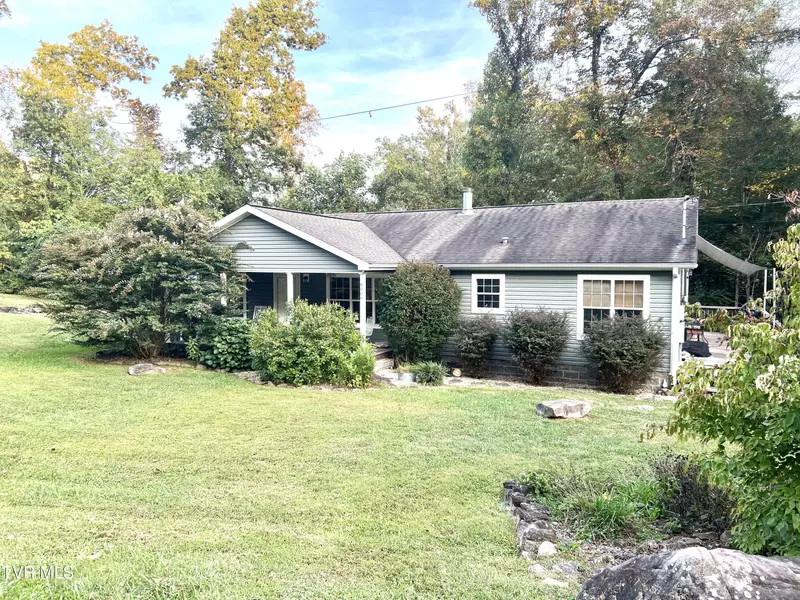 8006 Pansy ST, Pound, VA 24279