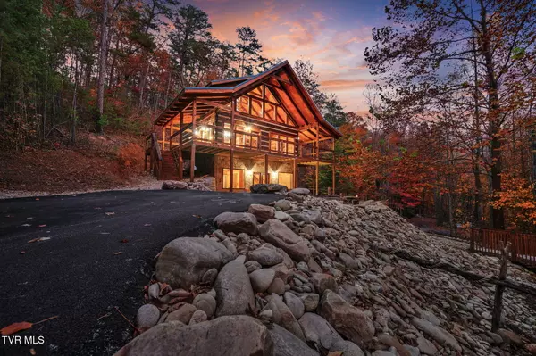 2579 Black Bear LN, Sevierville, TN 37876