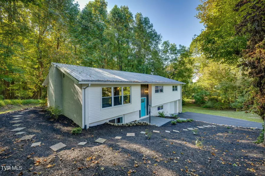 124 Vip RD, Johnson City, TN 37601