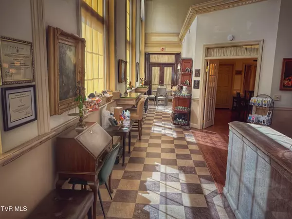 Erwin, TN 37650,113 Main AVE