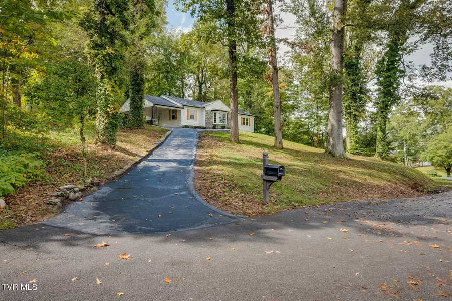 516 White Oak LN, Kingsport, TN 37663