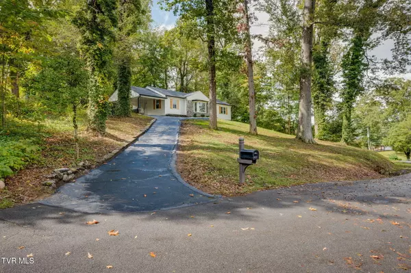 516 White Oak LN, Kingsport, TN 37663