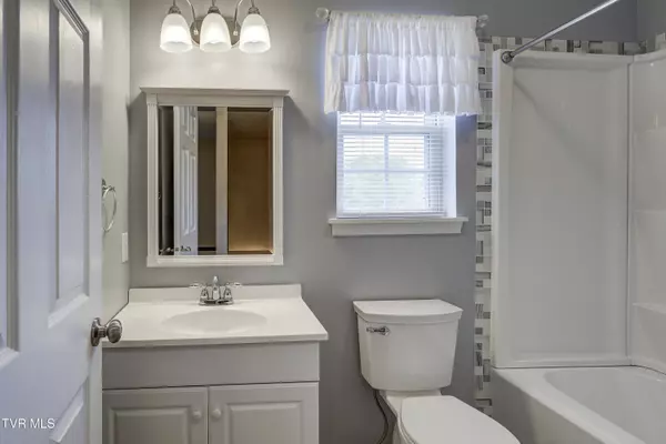 Johnson City, TN 37604,3424 Street DR