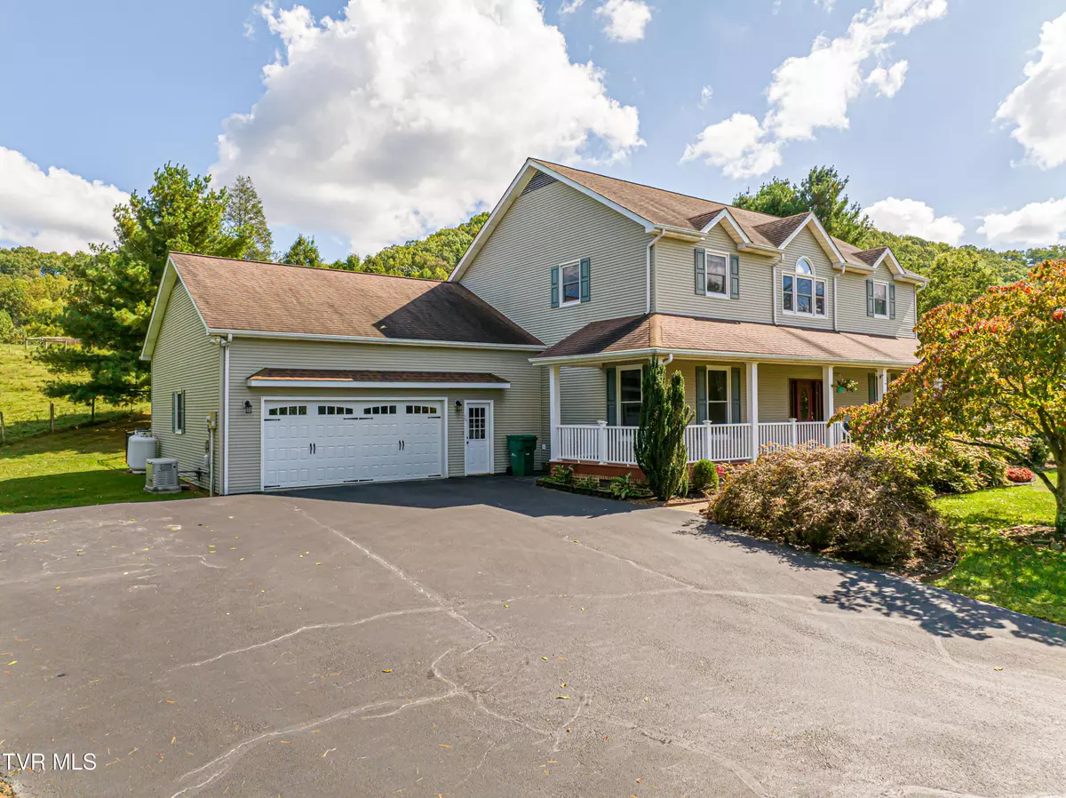 Abingdon, VA 24211,19422 Stirrup DR