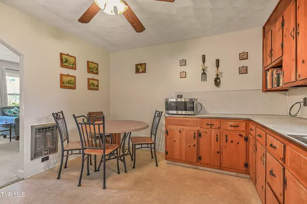 Kingsport, TN 37660,132 Packing House RD