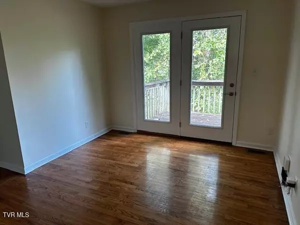 Johnson City, TN 37604,3448 Mckinley RD