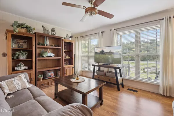 Rogersville, TN 37857,124 Apple LN