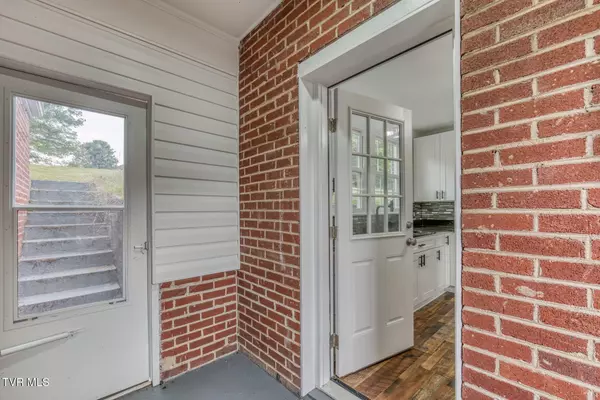 Abingdon, VA 24210,1021 Main ST