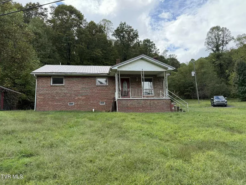 8366 Fishman RD, Pound, VA 24279