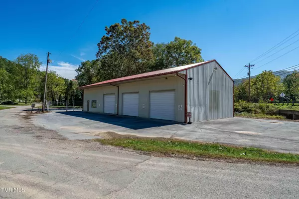 Mountain City, TN 37683,937 Rhea RD