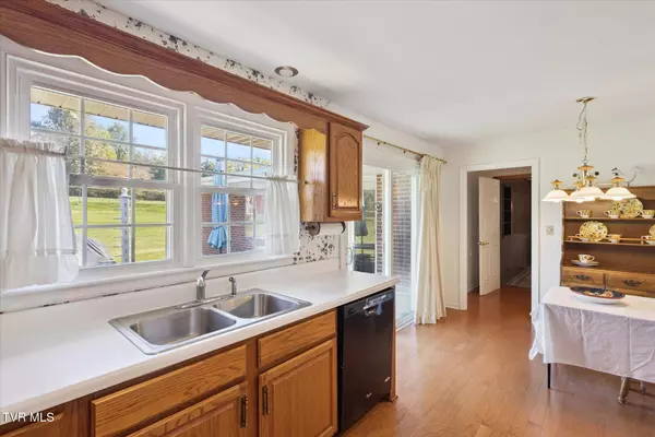 Johnson City, TN 37601,602 Crowell LN