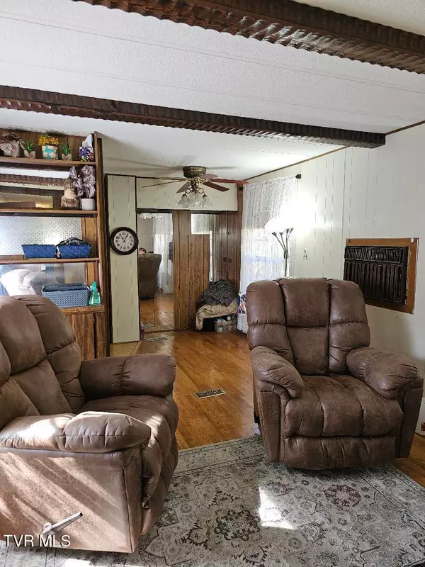 Clintwood, VA 24228,2056 Honey Camp RD